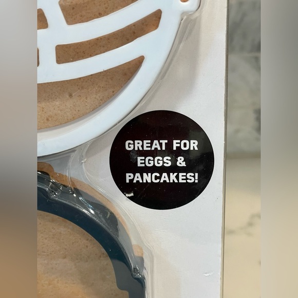 Disney Star Wars Mandalorian Silicone Breakfast Molds- New - Picture 3 of 4